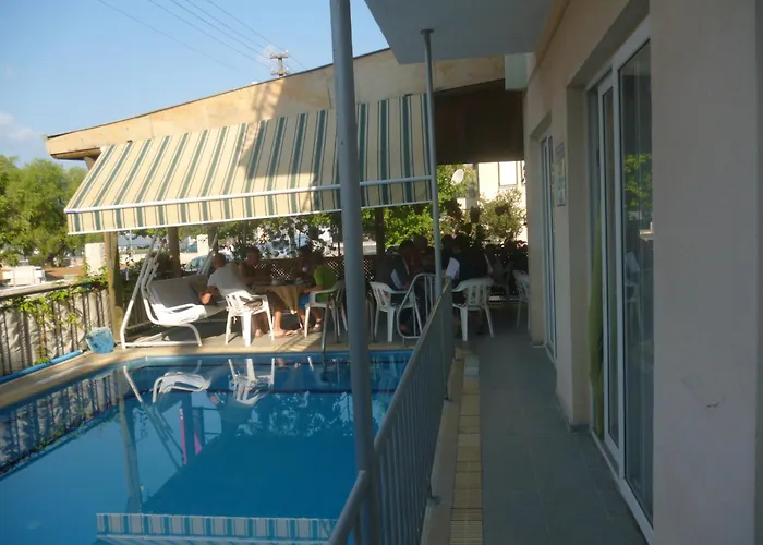 Cicek Hotel & Apartments